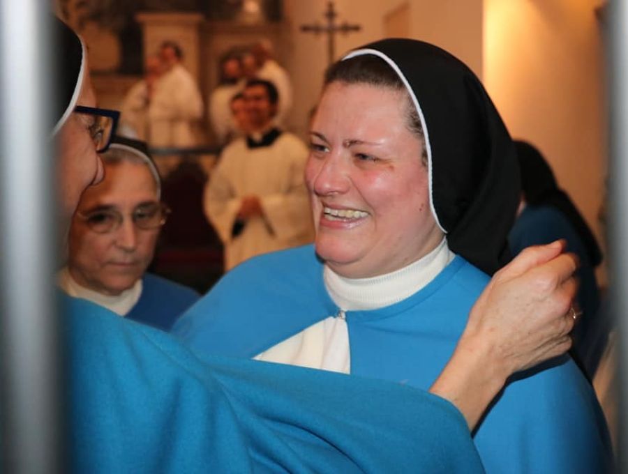 «A ejemplo y honra de María Inmaculada… me consagro a Dios…»