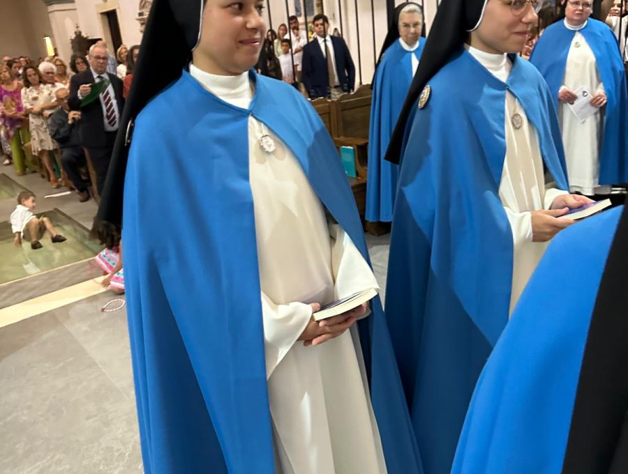 Profesión temporaria de Sor Gracia y Sor Ana