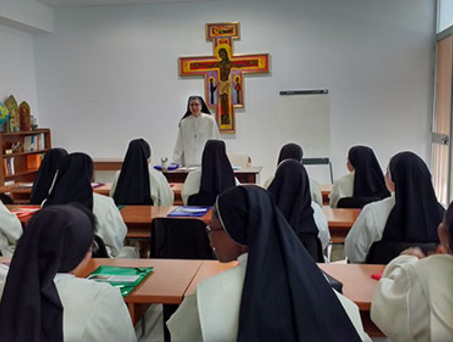CRONICA DEL V CURSO DE JOVENES PROFESAS SOLEMNES