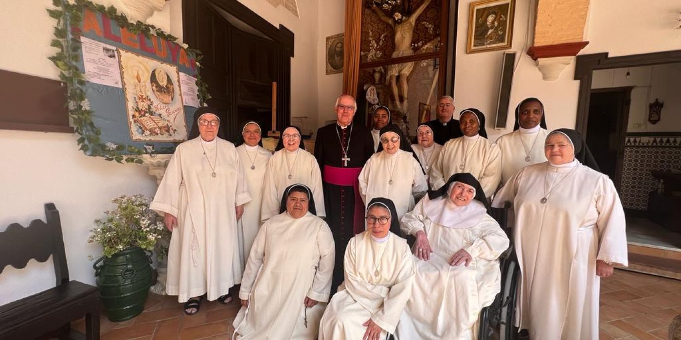 VISITA DEL ARZOBISPO DE SEVILLA A LA COMUNIDAD DE LEBRIJA