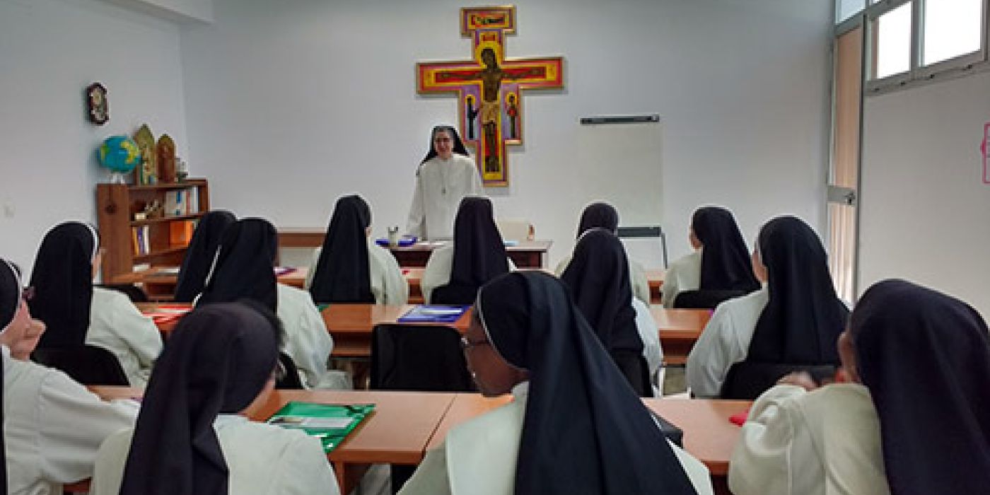 CRONICA DEL V CURSO DE JOVENES PROFESAS SOLEMNES